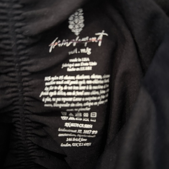 Free People Movement stretch ruched black soft Vneck workout tank top M/L NWOT - Picture 5 of 5